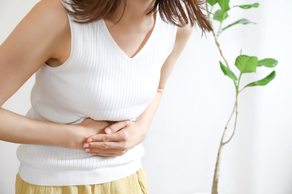 脂っこい食事の後に起こる腹痛の正体とは