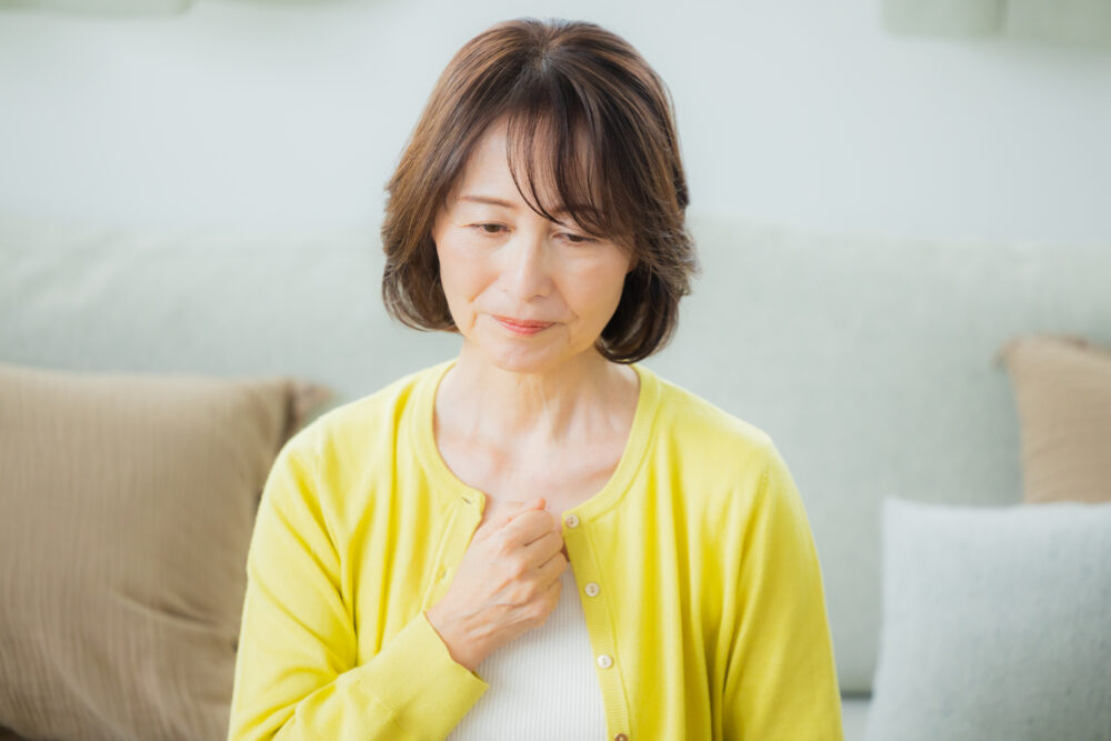 急激な吐き気と冷や汗は危険なサイン？